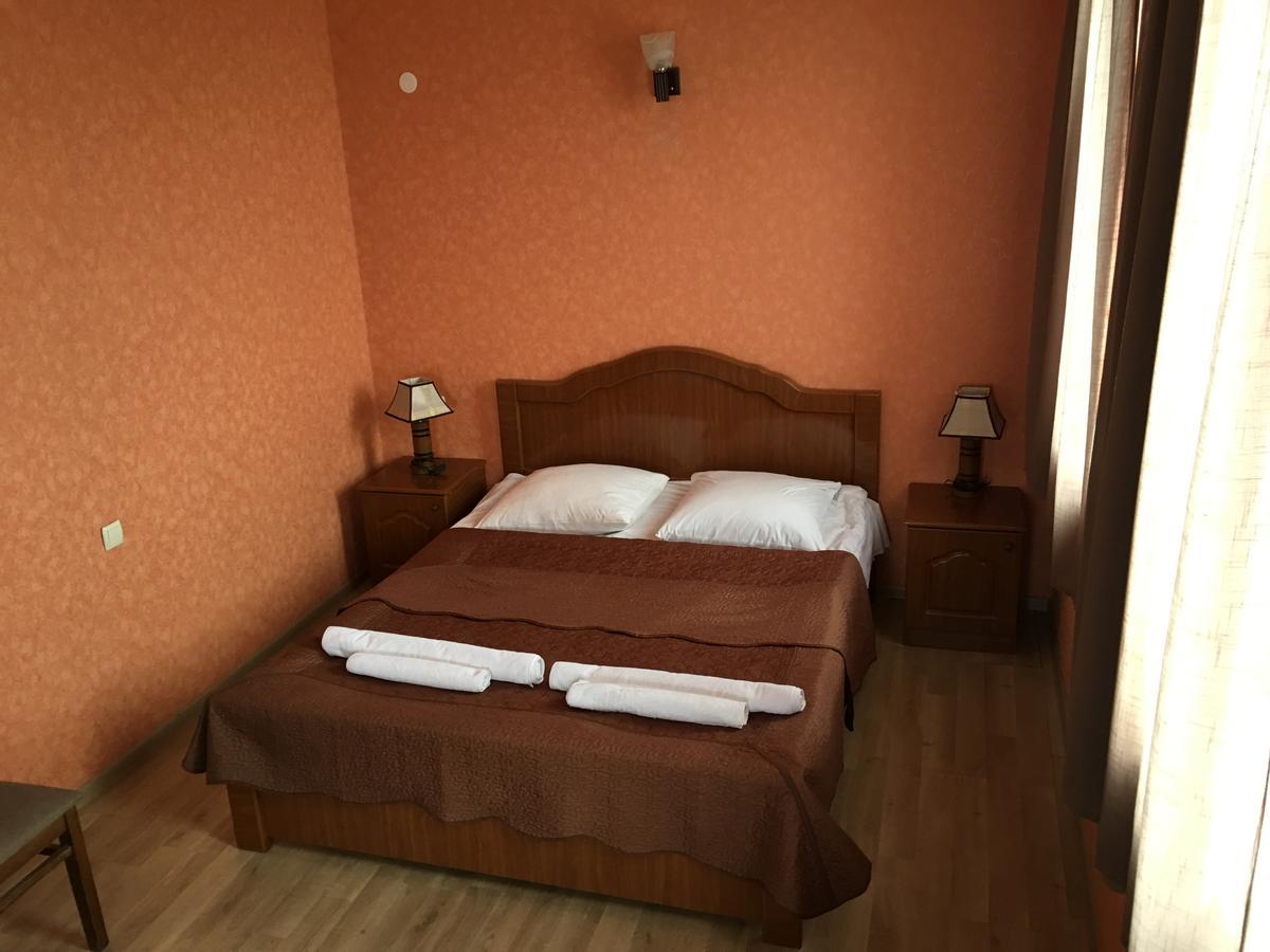Hotel Sweet Home Telavi Bagian luar foto
