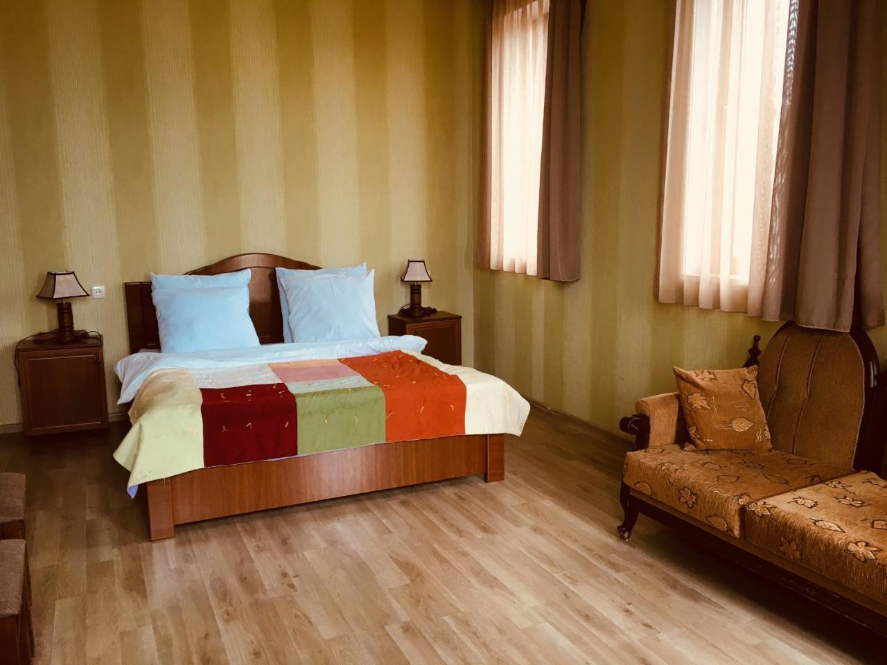 Hotel Sweet Home Telavi Bagian luar foto